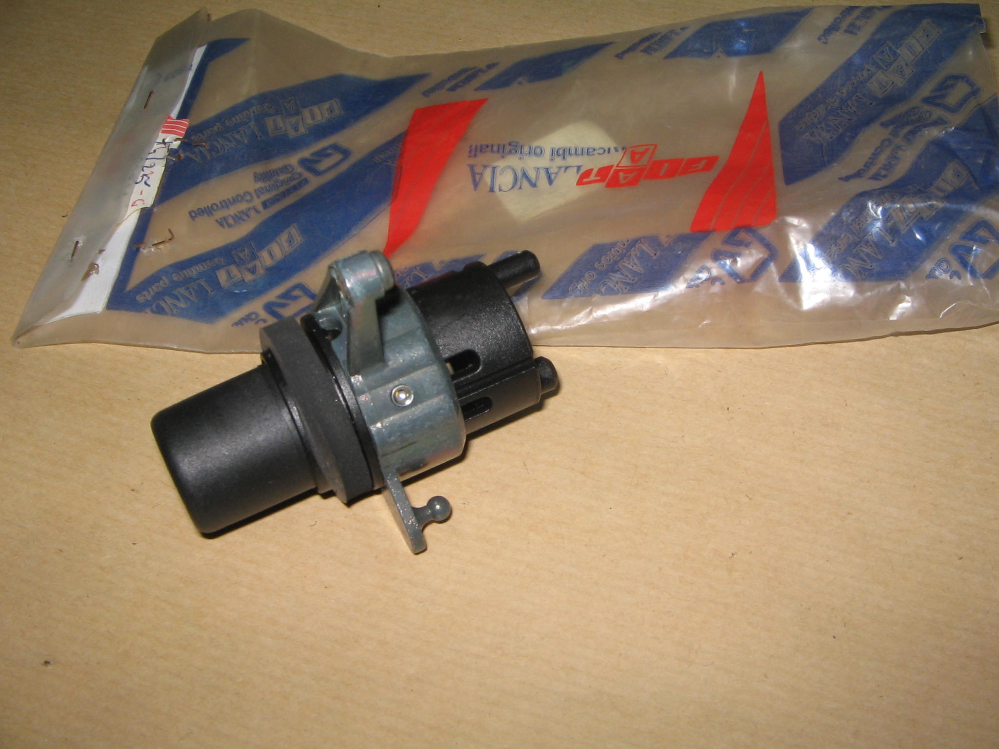 GUSCIO SERRATURA FIAT UNO T.PORTELLONE N.20640